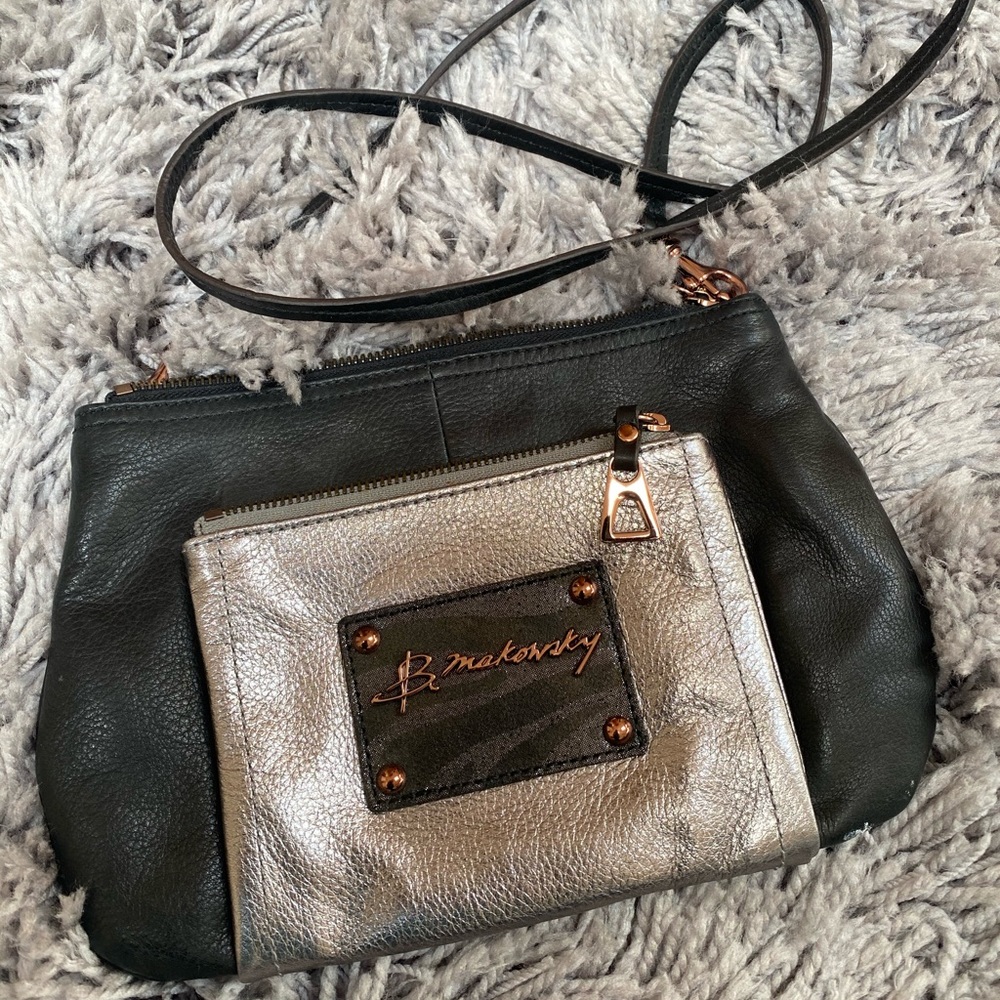 Woman’s pocketbook.